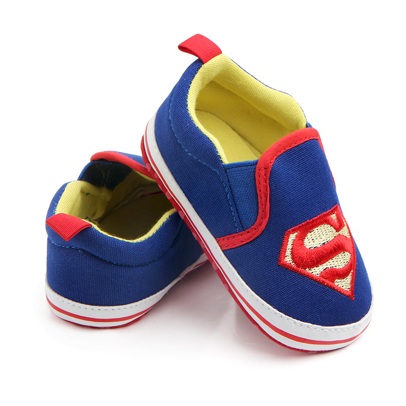 Karikat&uuml;r karakterler tuval yumuşak taban bebek ayakkabıları mokasen yenidoğan kız erkek ilk y&uuml;r&uuml;y&uuml;şe kaymaz tulumları Sneakers beşik ayakkabı