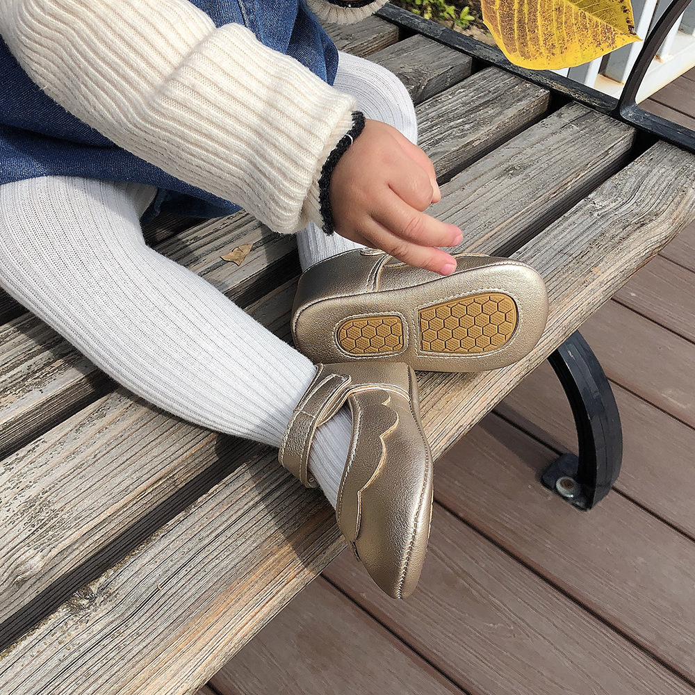 Yeni bebek ayakkabıları erkek bebek kız ayakkabı deri kau&ccedil;uk taban kaymaz y&uuml;r&uuml;meye başlayan ilk y&uuml;r&uuml;y&uuml;şe bebek beşik ayakkabı yenidoğan kız mokasen