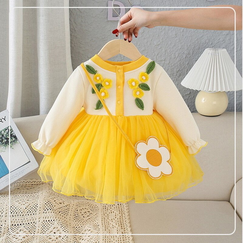 New Autumn Family Matching Outfits Sun Flower Yellow Long Sleeves Gauze Dresses+Romper+Cap Child Clothes E30112 New Autumn Family Matching Outfits Sun Flower Yellow Long Sleeves Gauze Dresses+Romper+Cap Child Clothes E30112