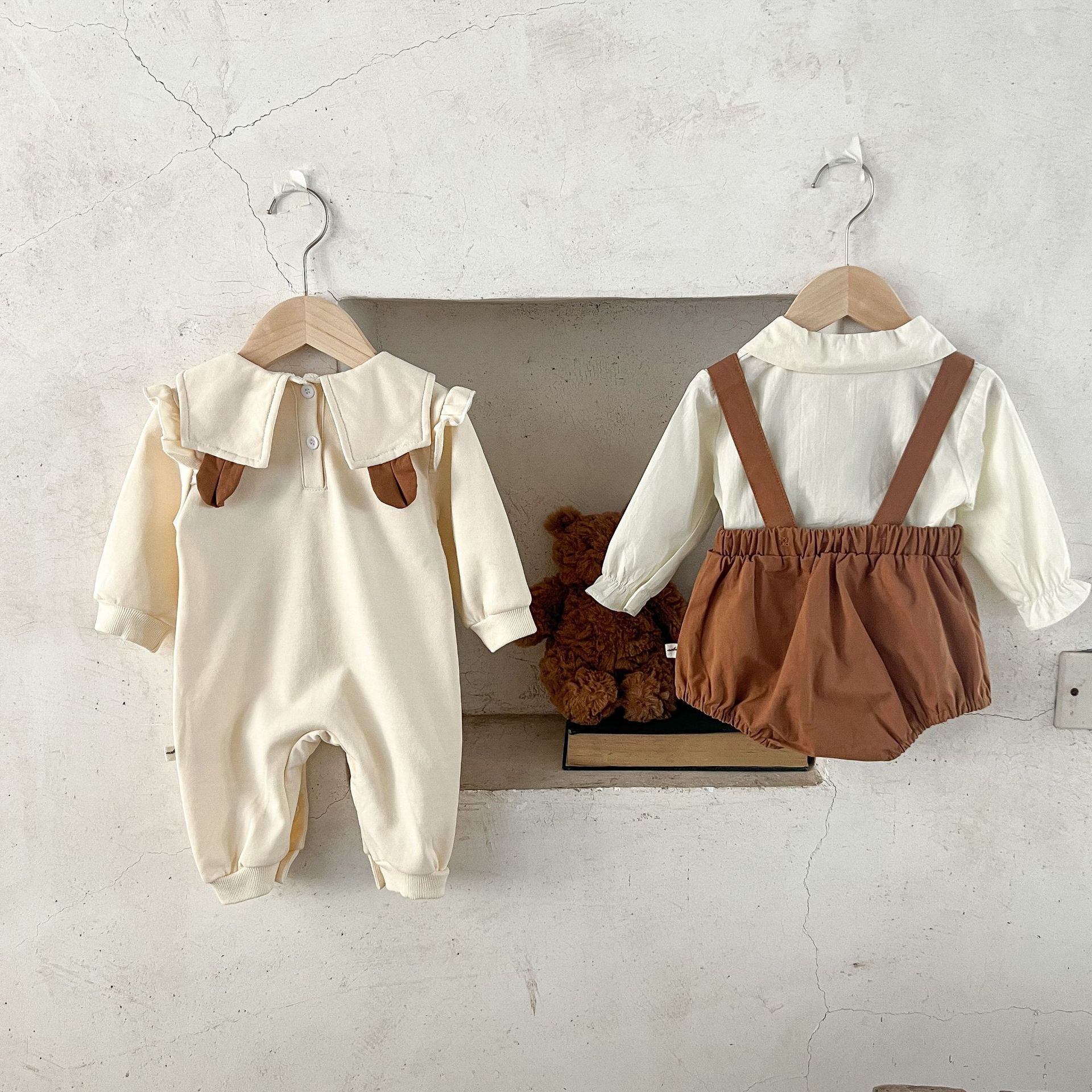 Cute Spring Autumn Baby Clothes Set Ruffle Baby Girl Jumpsuit +Brown Bear Romper +Beige Blouse for Baby Boys Newborn Clothing Cute Spring Autumn Baby Clothes Set Ruffle Baby Girl Jumpsuit +Brown Bear Romper +Beige Blouse for Baby Boys Newborn Clothing