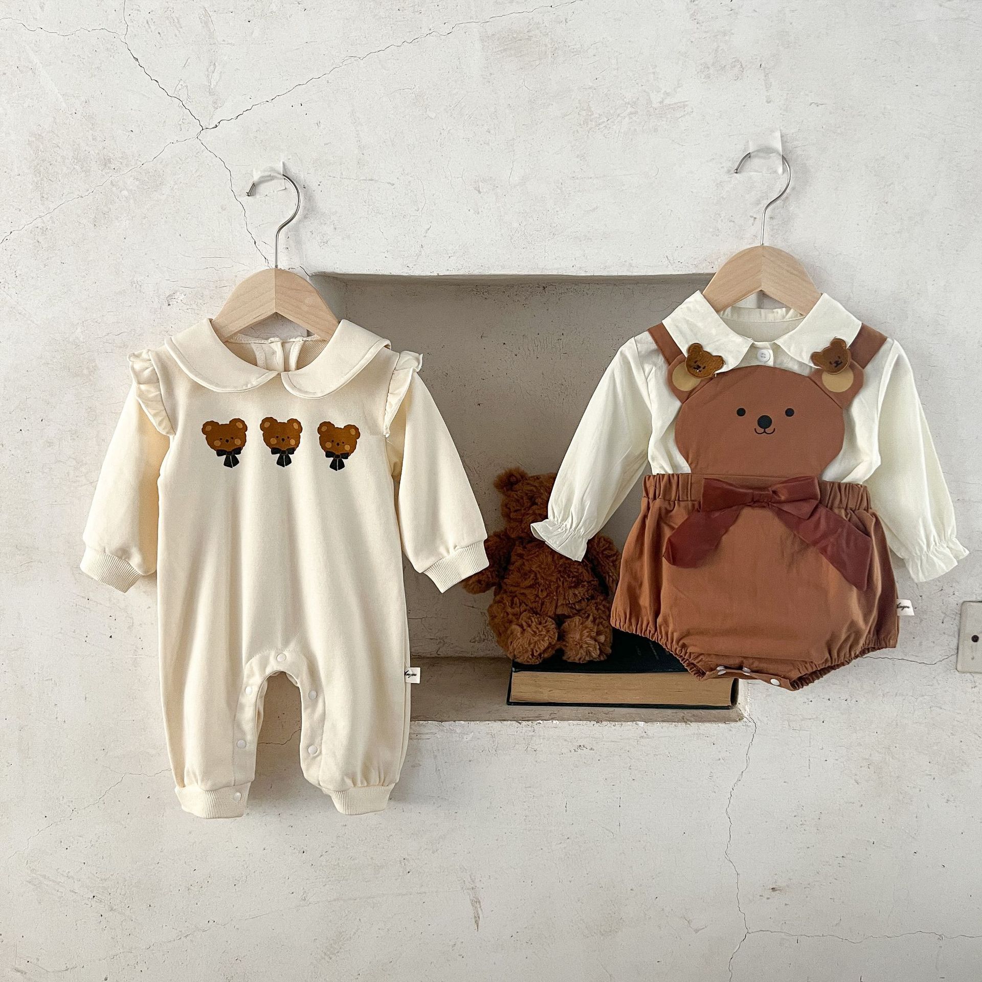 Cute Spring Autumn Baby Clothes Set Ruffle Baby Girl Jumpsuit +Brown Bear Romper +Beige Blouse for Baby Boys Newborn Clothing Cute Spring Autumn Baby Clothes Set Ruffle Baby Girl Jumpsuit +Brown Bear Romper +Beige Blouse for Baby Boys Newborn Clothing