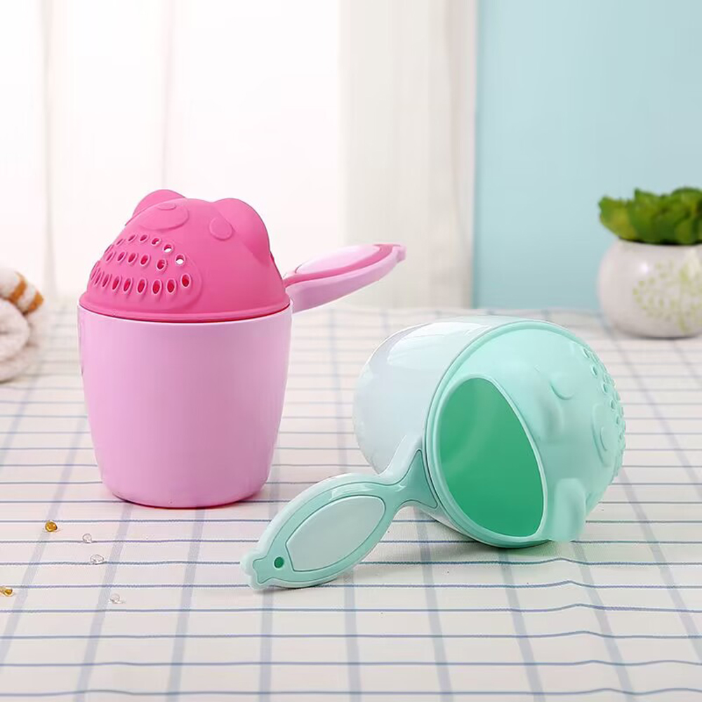 Lovely Baby Bath Cup Boys Girls Shampoo Cup Toddler Baby Shower Sprinkler Spoon Washing Hair Cup Bath Tool Baby Tubs Accessories