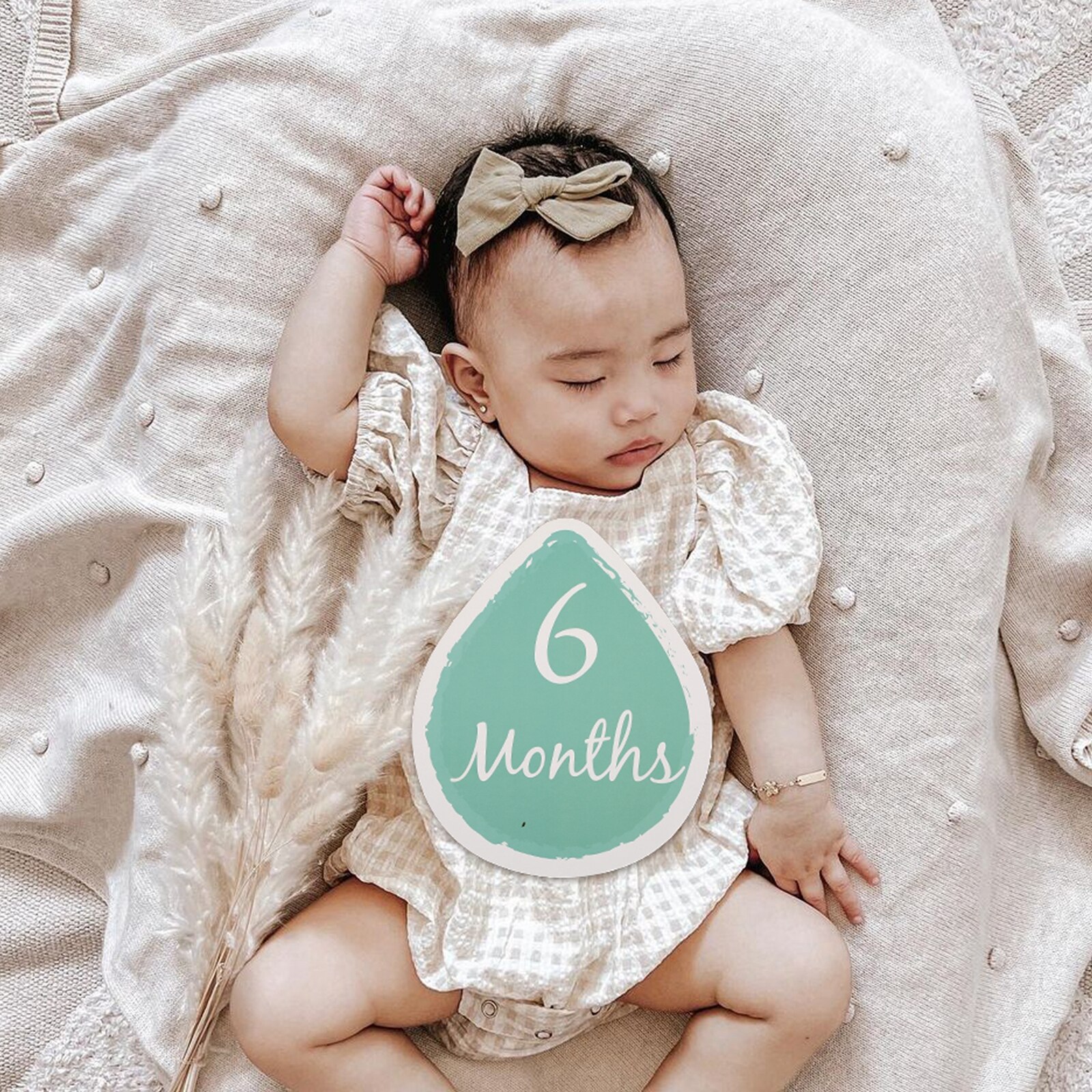 12pcs Baby Milestone Number Monthly Memorial Cards Newborn Baby Paper Wooden Engraved Age Photography Accessories Birthing Gift